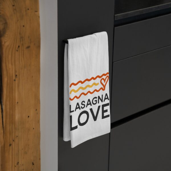 Add a Personal Touch to Your Kitchen with Our Custom Tea Towel! 💛🧑‍🍳